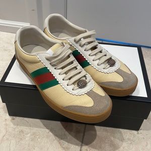 Gucci leather sneaker cream color